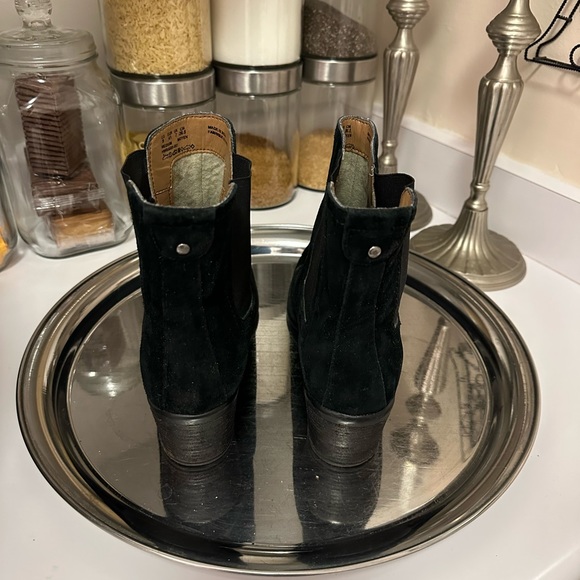 [♦️🧾SOLD] Hush Puppies Chelsea Suede Boots - Picture 3 of 5